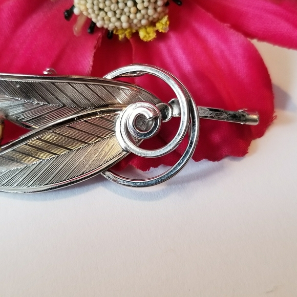 Relisted -Vintage leaf brooch silver tone pearl - Picture 7 of 10